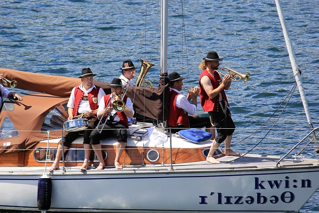 再不换帅该保级了！英媒：曼联预计会在11月中旬才考虑换帅事宜.