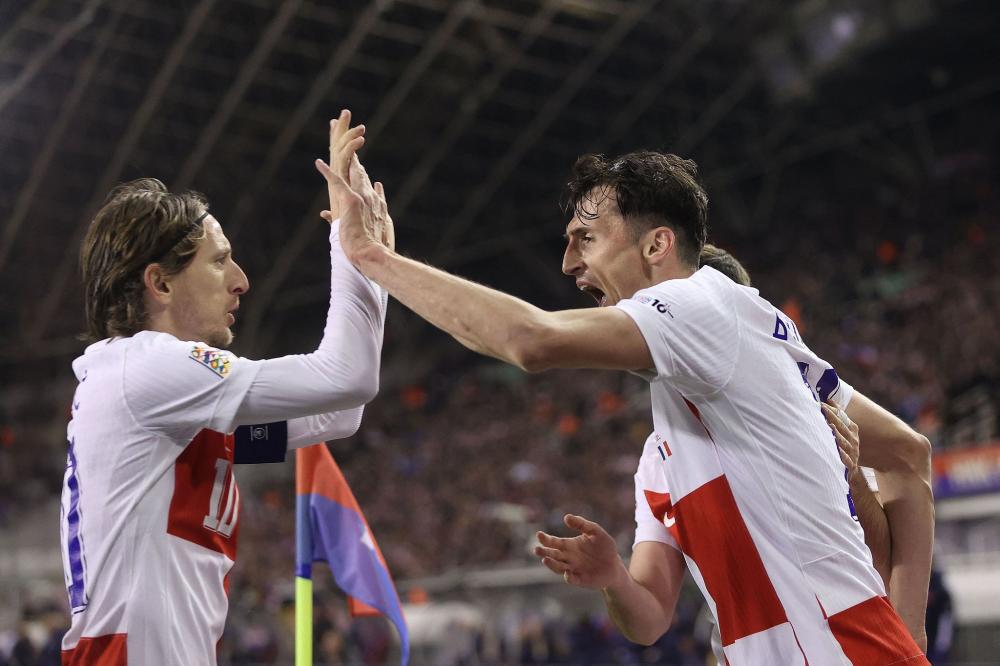 乒乓球亚洲杯：孙颖莎、王楚钦取两连胜.